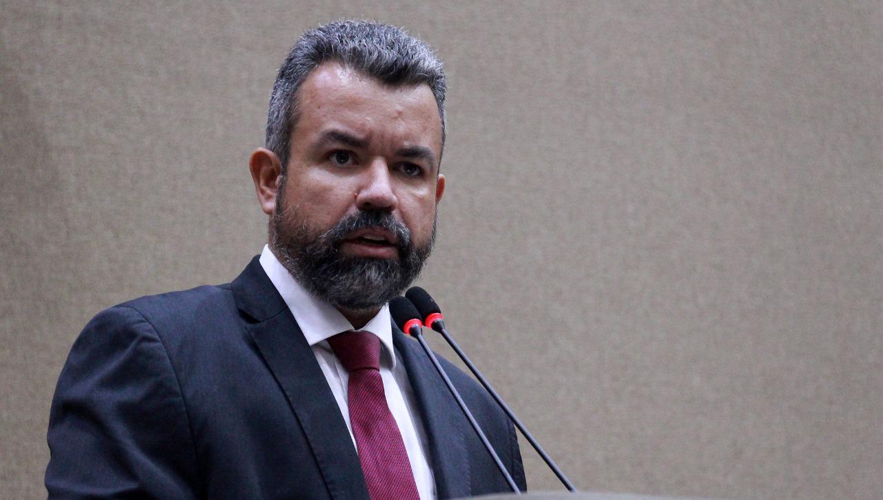 Vereador Peixoto solicita expansão da rede de água para comunidades da zona norte