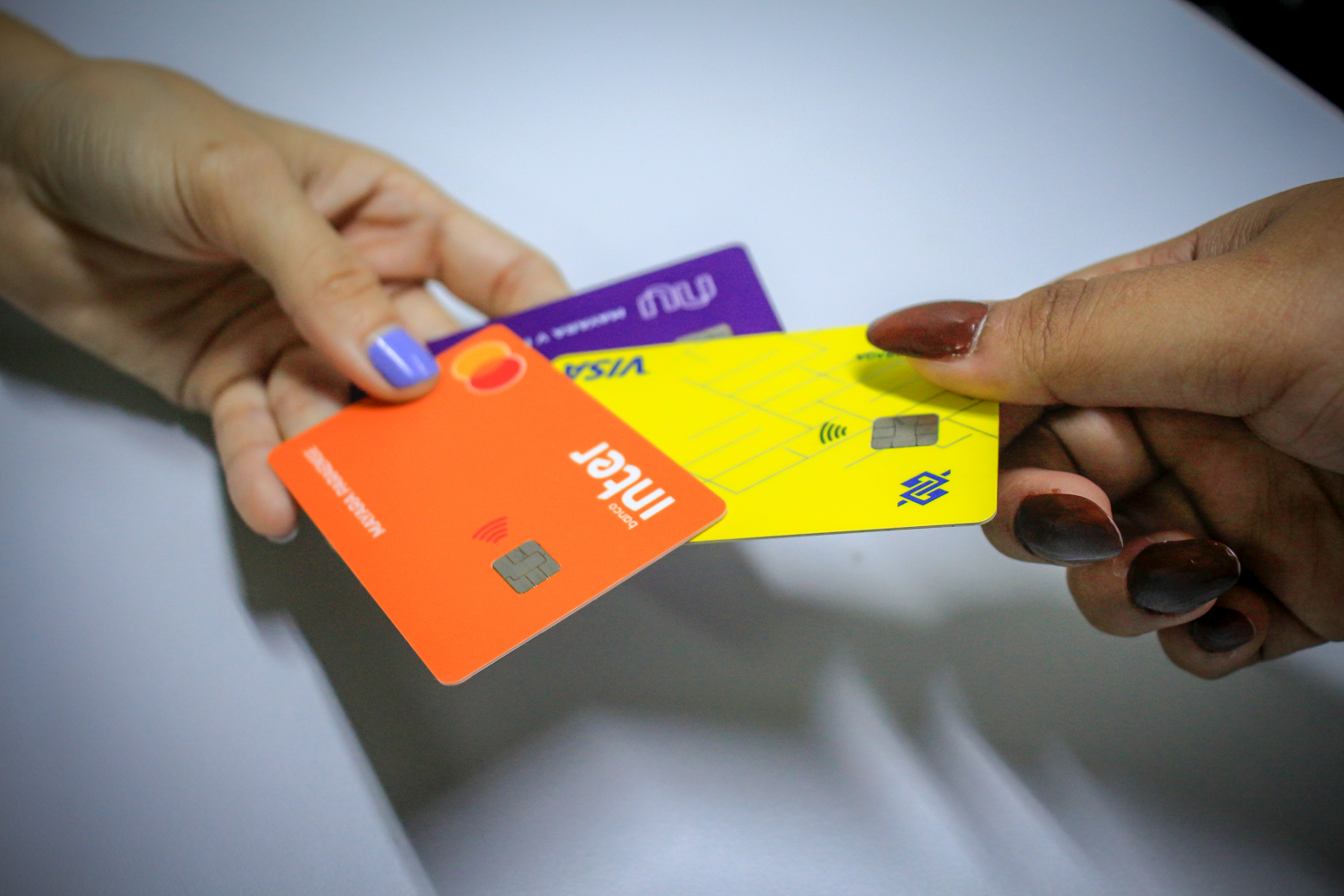 PC-AM alerta sobre golpes envolvendo pagamento com cartões de débito e crédito por aproximação