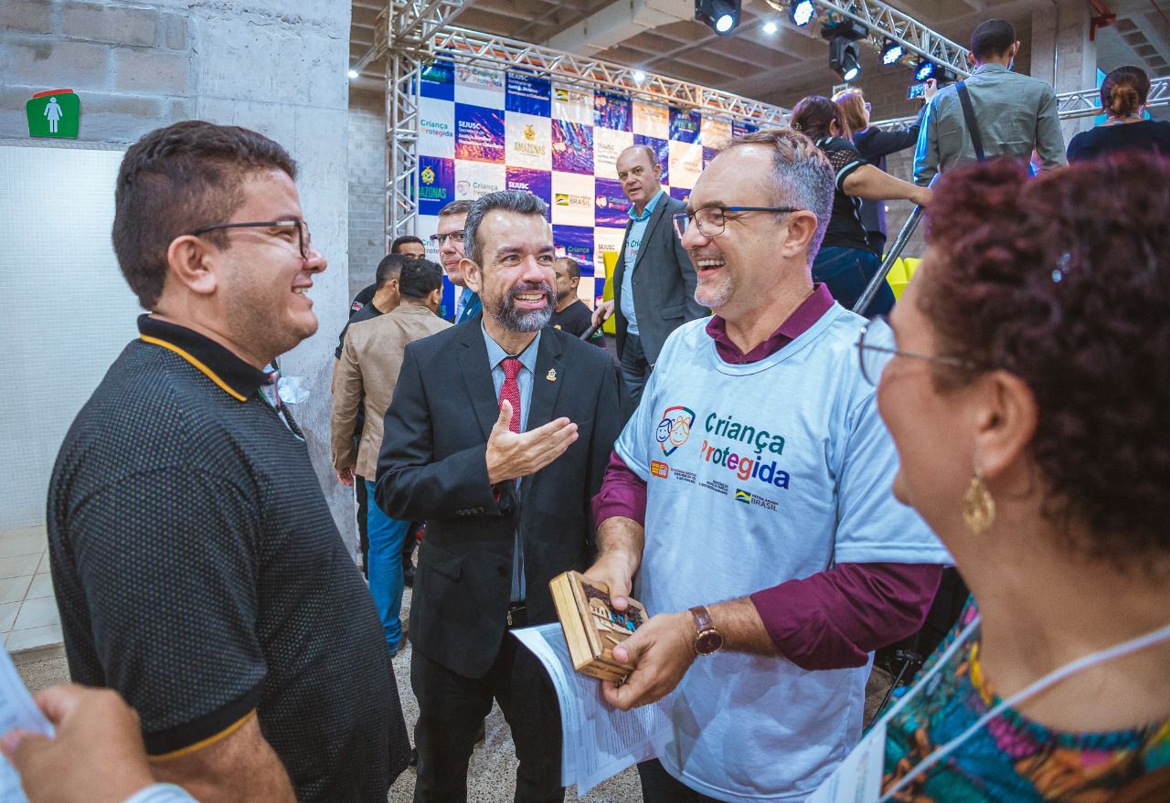 Vereador Peixoto participa da cerimônia de encerramento do Programa Criança Protegida