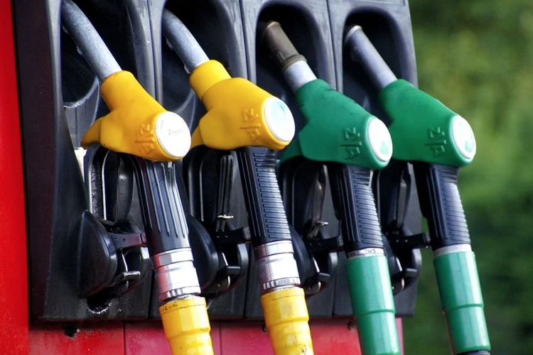 Brasil tem 3ª gasolina mais cara do mundo e preço pode subir ainda mais