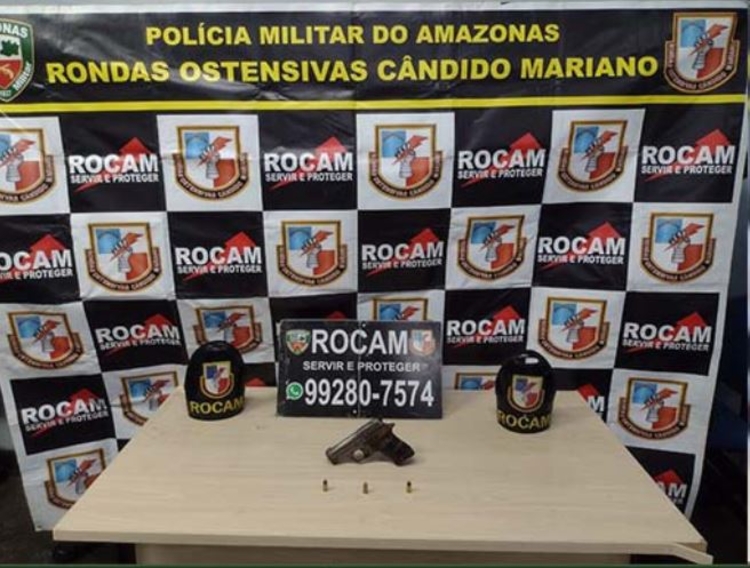 Dupla é presa com armas e drogas escondidas em casa em Manaus