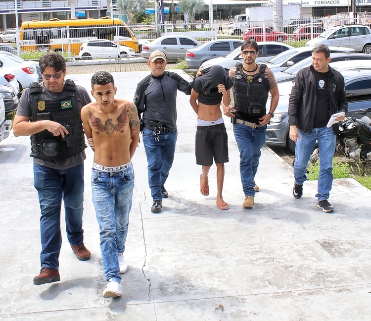 Suspeitos de esmagar cabeça de mulher a pedradas são presos em Manaus