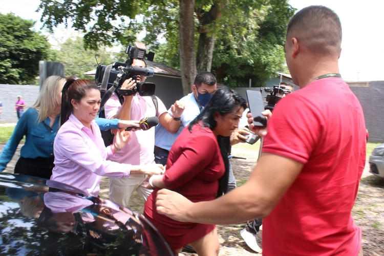 Mulher é presa por se passar por delegada e vender falsas vagas na PC e PM em Manaus