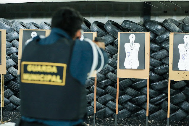 Guardas Municipais de Manaus começam a treinar para o uso de armamento letal