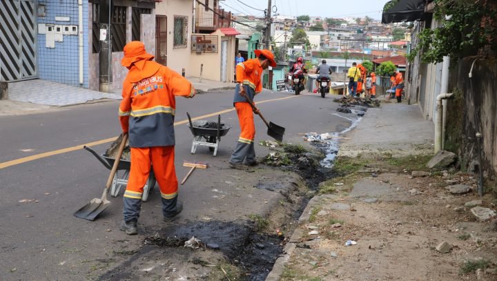 Bairro São Lázaro recebe grande ação de limpeza da Prefeitura de Manaus