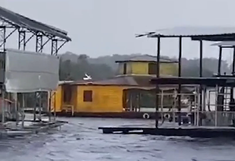 Forte temporal arrasta flutuantes no Tarumã, em Manaus; veja vídeo