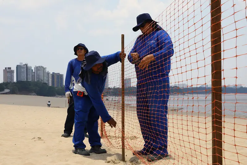 Para evitar acidentes, cerquite é instalado na Praia da Ponta Negra