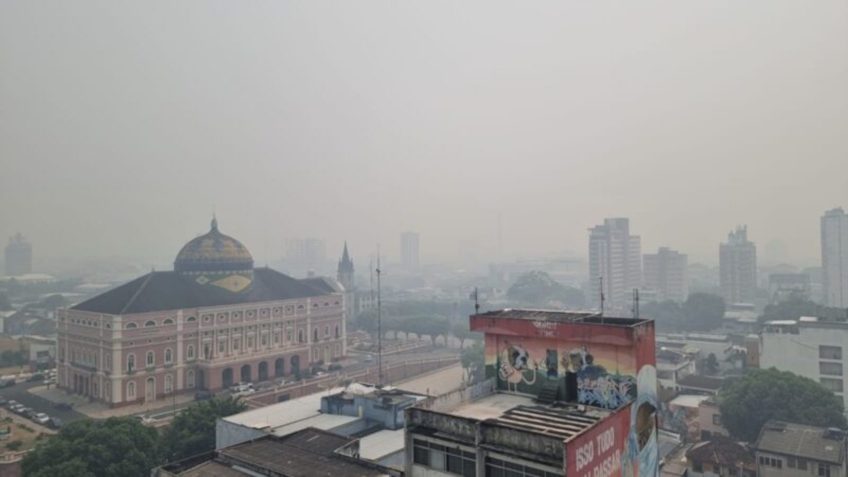 ‘Onda’ de fumaça volta a encobrir Manaus nesta segunda-feira; qualidade do ar é considerada péssima