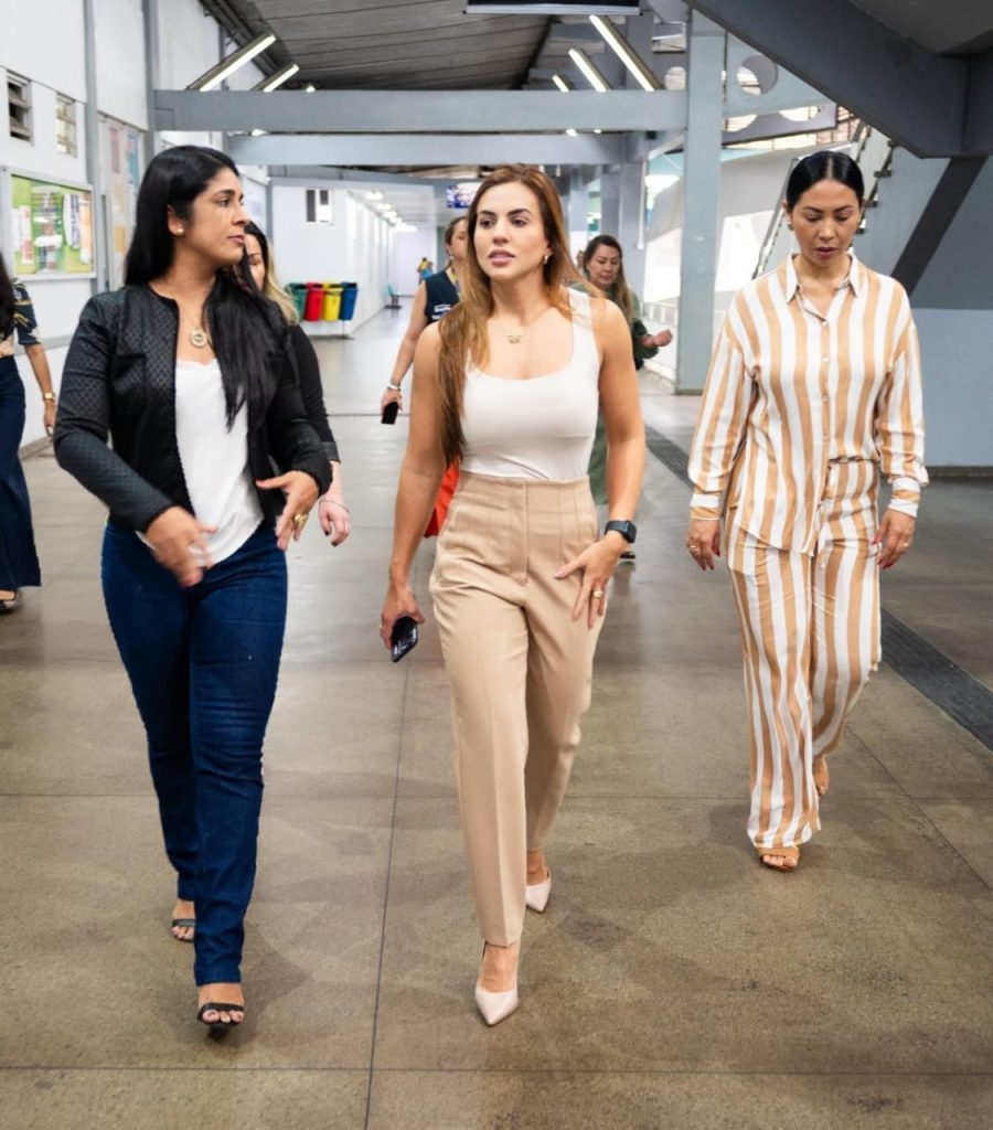 Deputada Débora Menezes e a diretora da unidade Areta Melo - Foto: Divulgação