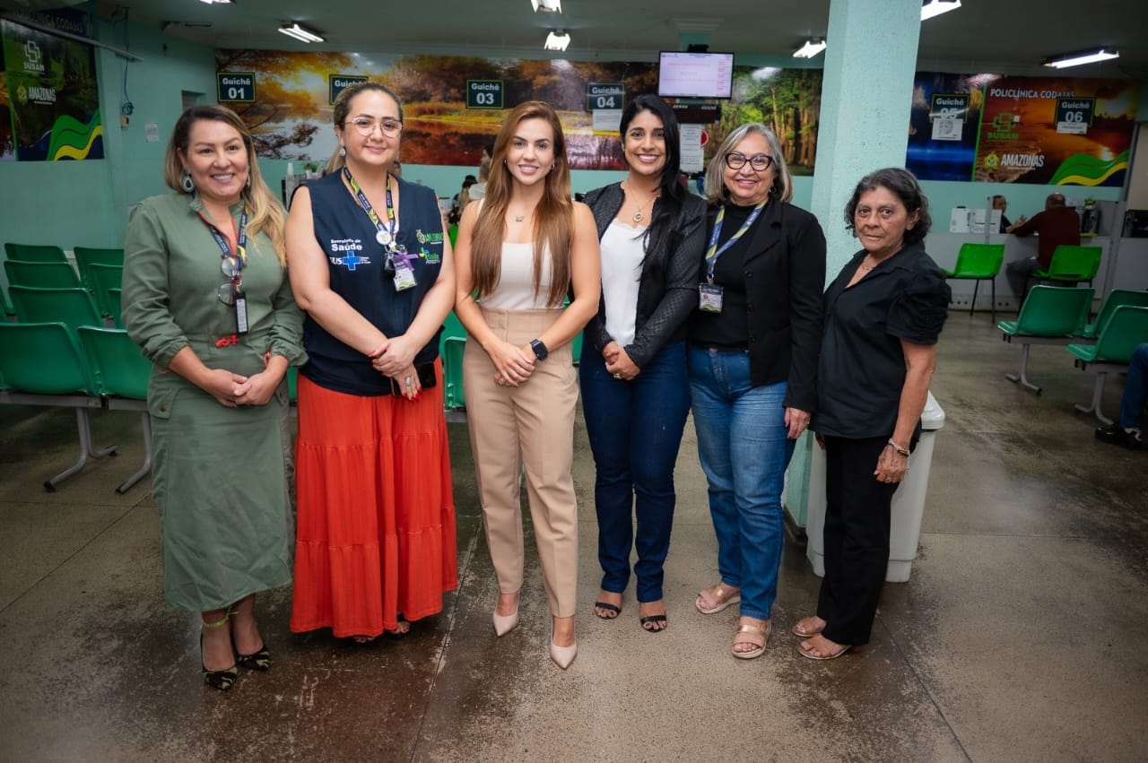 Deputada Débora Menezes faz visita técnica na Policlínica Codajás