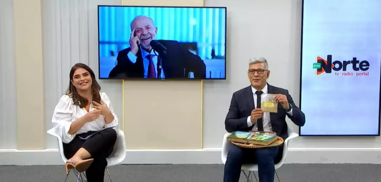 Presidente Lula ri com presente inusitado de apresentador na Rádio Norte FM