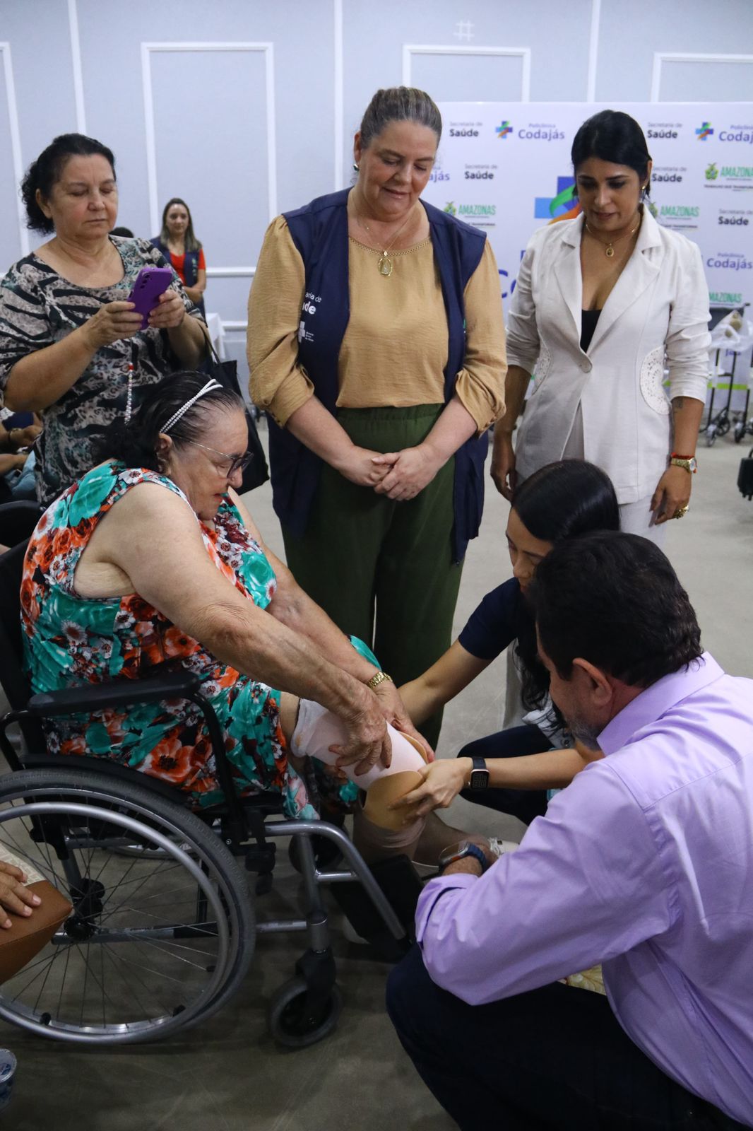 Policlínica Codajás realiza entrega de materiais de locomoção a pacientes com necessidades especiais em Manaus 