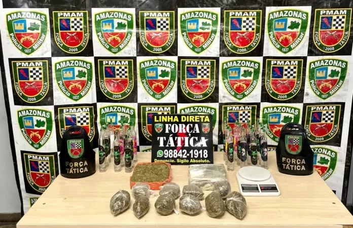 Polícia apreende 3 kg de drogas após criminosos fugirem para mata em Manaus