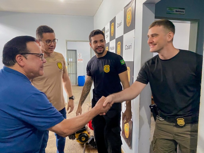 Adail Pinheiro visita delegacia da mulher e garante suporte para novo serviço de atendimento a vítimas em Coari
