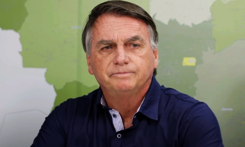 Cirurgia de Bolsonaro foi sem intercorrências e quadro do ex-presidente é estável, diz boletim