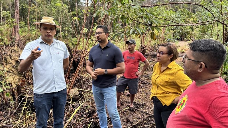 Prefeitura visita Comunidade Abelha e reforça apoio à produção de mandioca na zona rural de Manaus