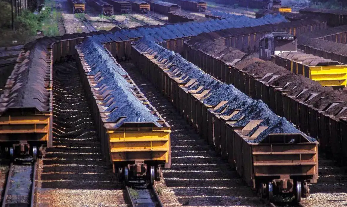 Fazenda aumenta para 2,4% estimativa para o PIB este ano