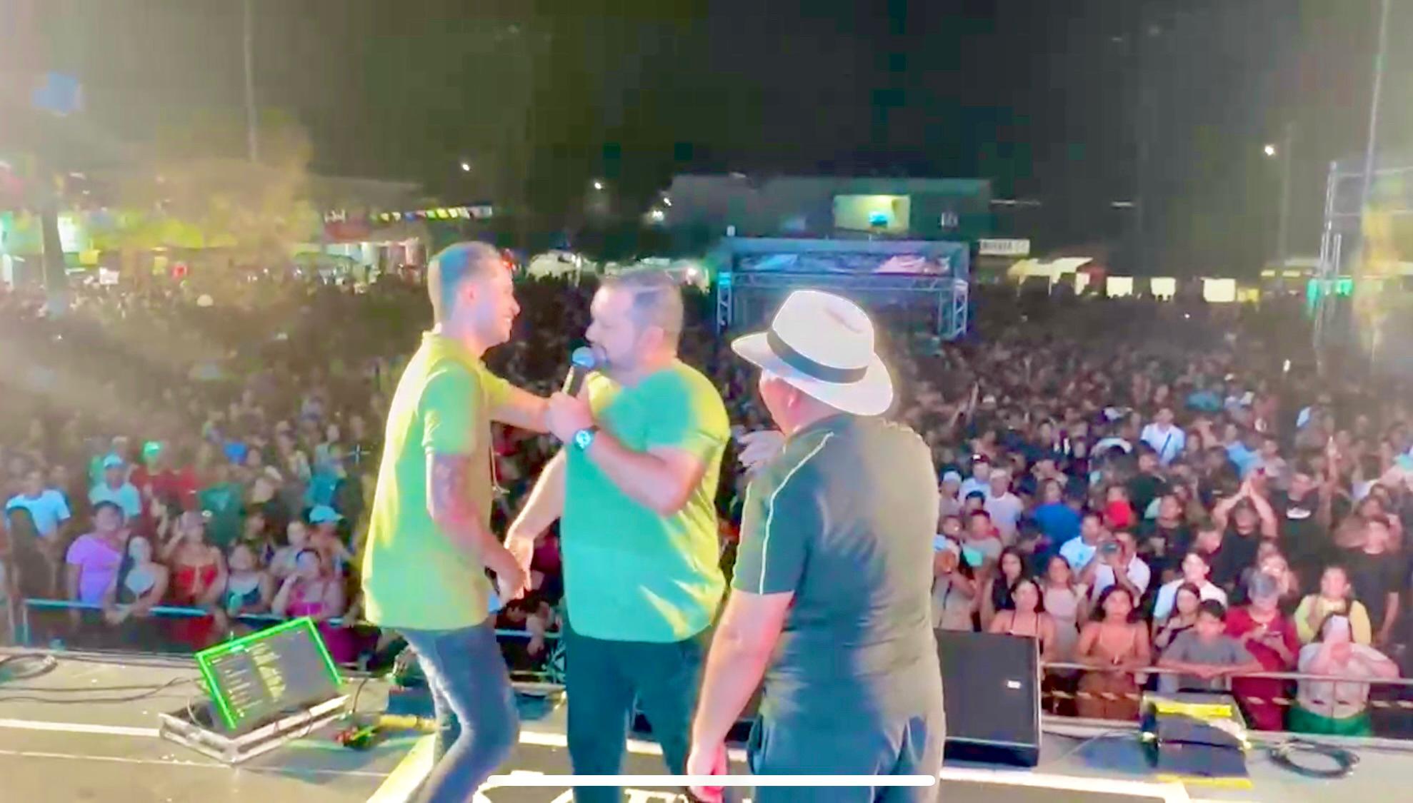 Borba vive noite memorável com show que atrai mais de 15 mil de pessoas; veja vídeo