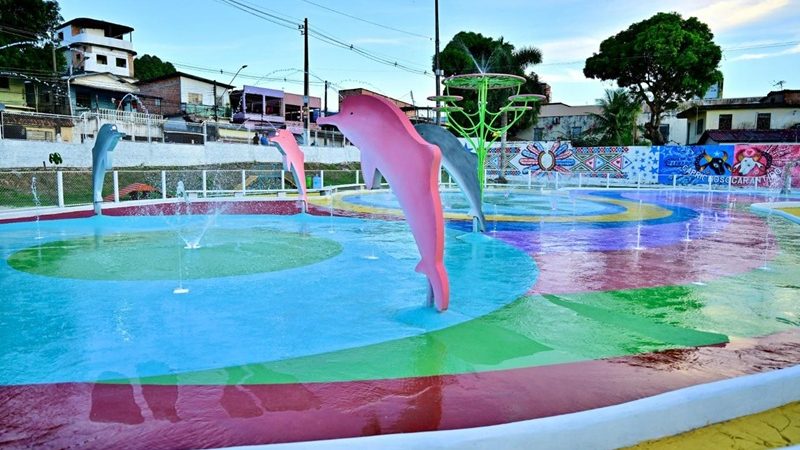 Prefeito David Almeida acompanha testes finais e confirma entrega de praça molhada na lagoa da Compensa nesta quarta-feira, 18