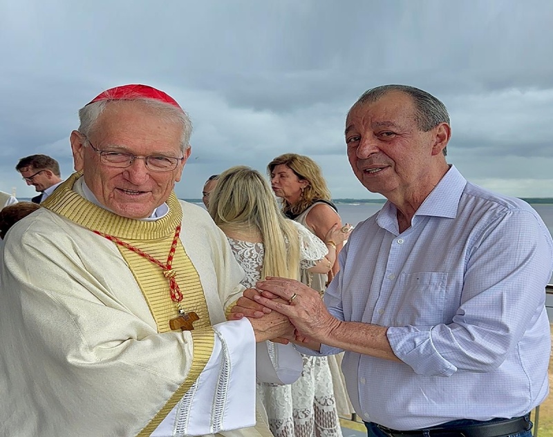 Omar Aziz participa de solenidade pela reforma da Igreja dos Remédios, no Centro de Manaus
