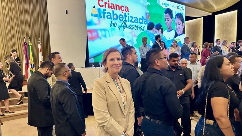 Yomara Lins representa Câmara de Manaus em encontro sobre alfabetização infantil