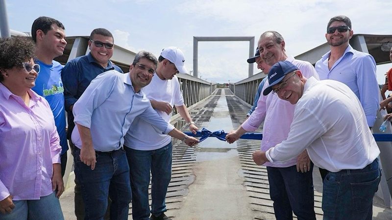 Omar Aziz participa da inauguração do novo porto de Barcelos, no interior do Amazonas