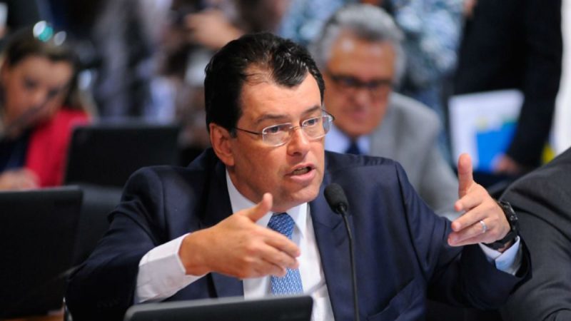 Senador Eduardo Braga apoia criação de CPI para investigar adultização de crianças nas redes sociais