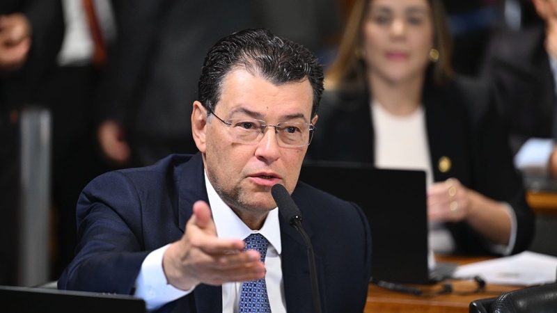 Eduardo Braga defende avaliação contínua para elevar qualidade da formação médica