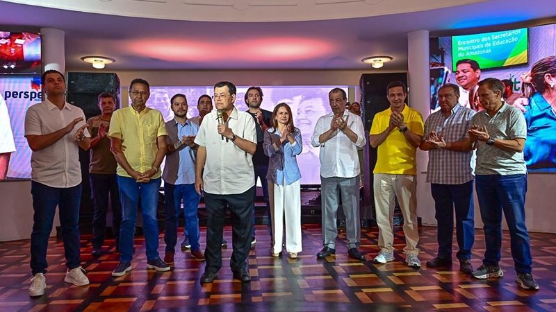 Confraternização de Eduardo Braga reúne prefeitos, parlamentares e lideranças, evidenciando força política no Amazonas
