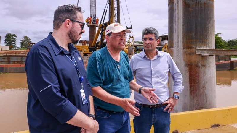 Eduardo Braga acompanha fase final da ponte do rio Autaz Mirim e avanço das obras da BR-319
