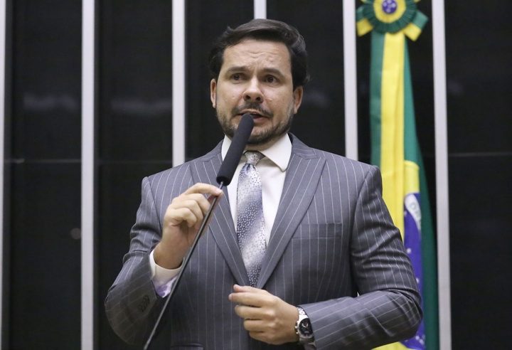 Deputado Federal Capitão Alberto Neto defende internet de qualidade para escolas, hospitais e comunidades da Amazônia