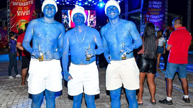 Primeira noite do CarnaTefé é marcada por toada, cultura e muita alegria