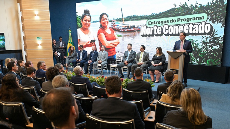 Maior infovia subfluvial do mundo já conecta 6 milhões com internet rápida na Amazônia