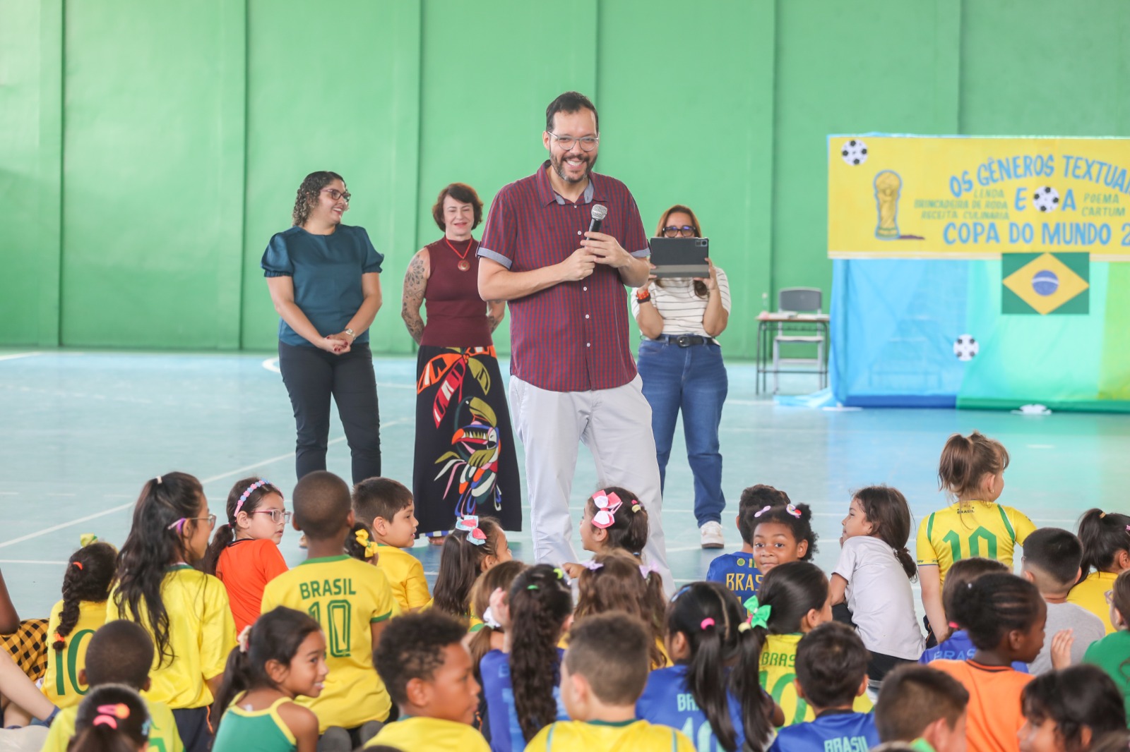 Pesquisadores do MEC e de universidades federais visitam à escola Waldir Garcia da prefeitura para elaboração de Caderno de Narrativas