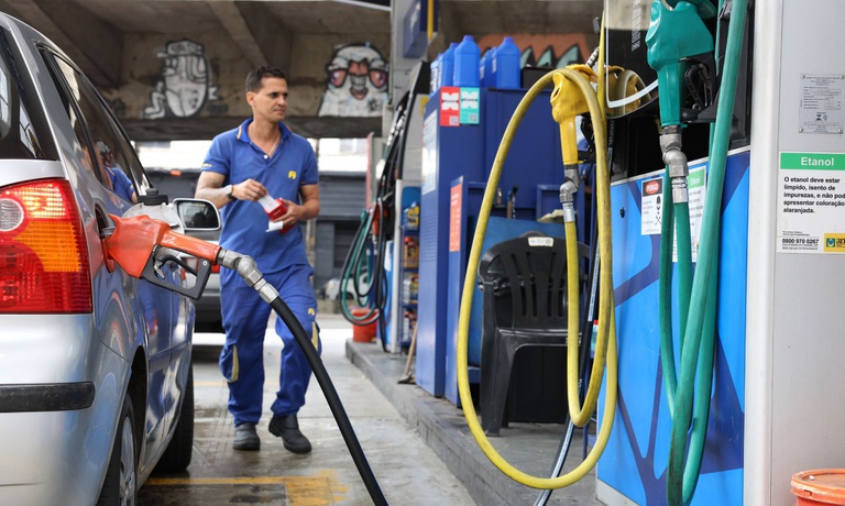 Governo regulamenta subvenção ao diesel e regras para desconto de R$ 1,12 por litro comercializado