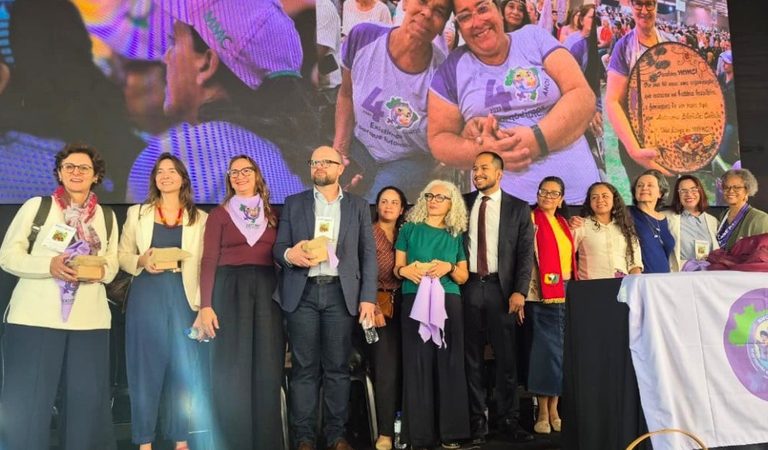 Conab doa cerca de 900 quilos de alimentos a mulheres camponesas em Brasília