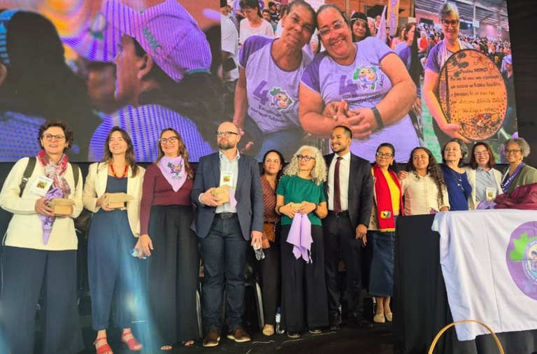 Conab doa cerca de 900 quilos de alimentos a mulheres camponesas em Brasília