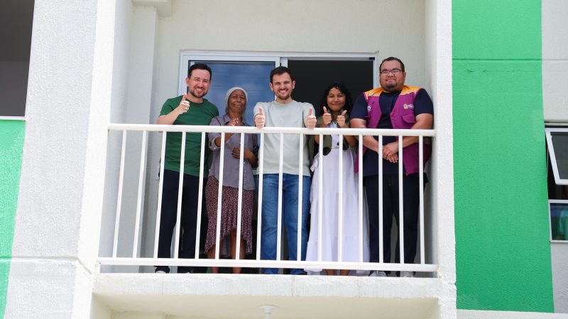 Prefeito Renato Junior entrega mobílias às famílias do residencial Morar Melhor 15 e reforça compromisso com política habitacional em Manaus