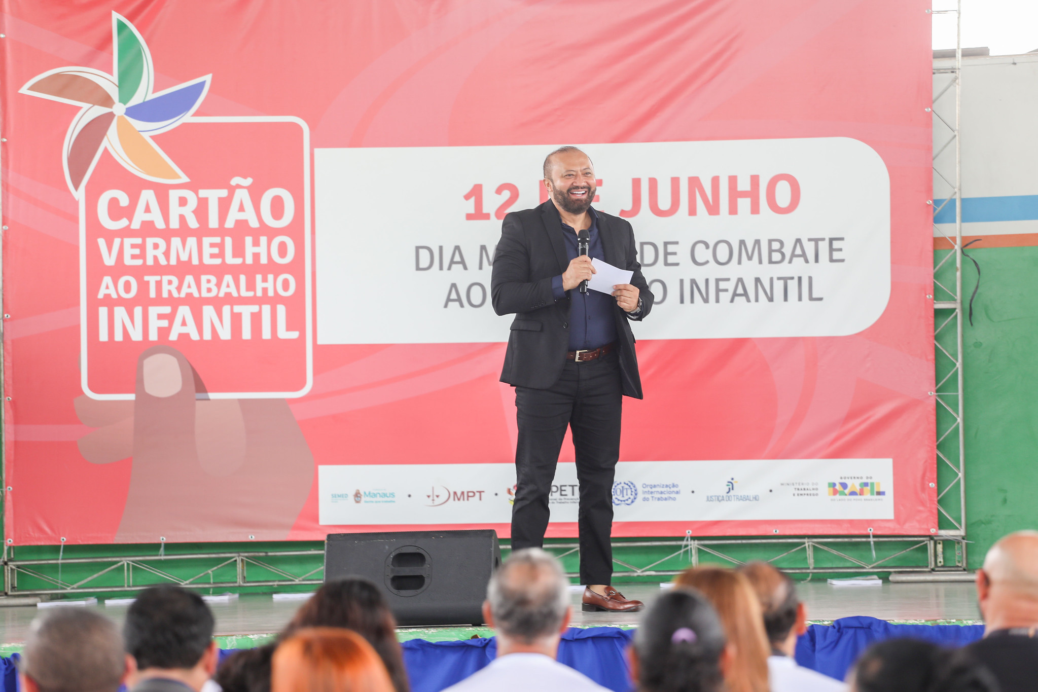 Prefeitura de Manaus realiza ação educativa em alusão ao ‘Dia Mundial Contra o Trabalho Infantil’ em escola municipal