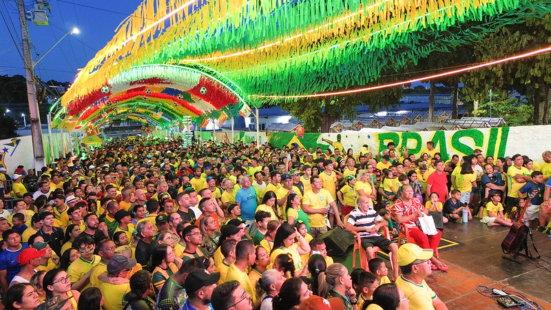 Prefeitura leva estrutura a ‘Ruas da Copa’, garante diversão às famílias e fortalece o comércio local na estreia do Brasil na Copa do Mundo