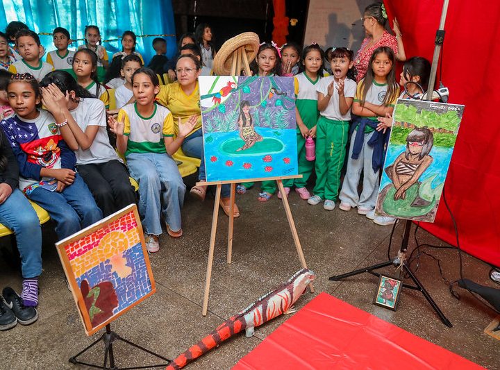 Prefeitura de Manaus promove exposição cultural com mosaicos amazônicos em escola da zona Norte 