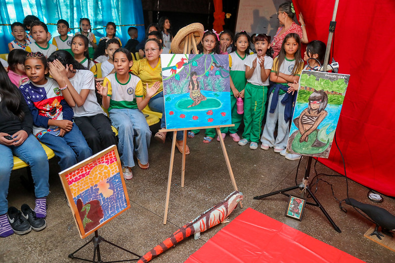 Prefeitura de Manaus promove exposição cultural com mosaicos amazônicos em escola da zona Norte 