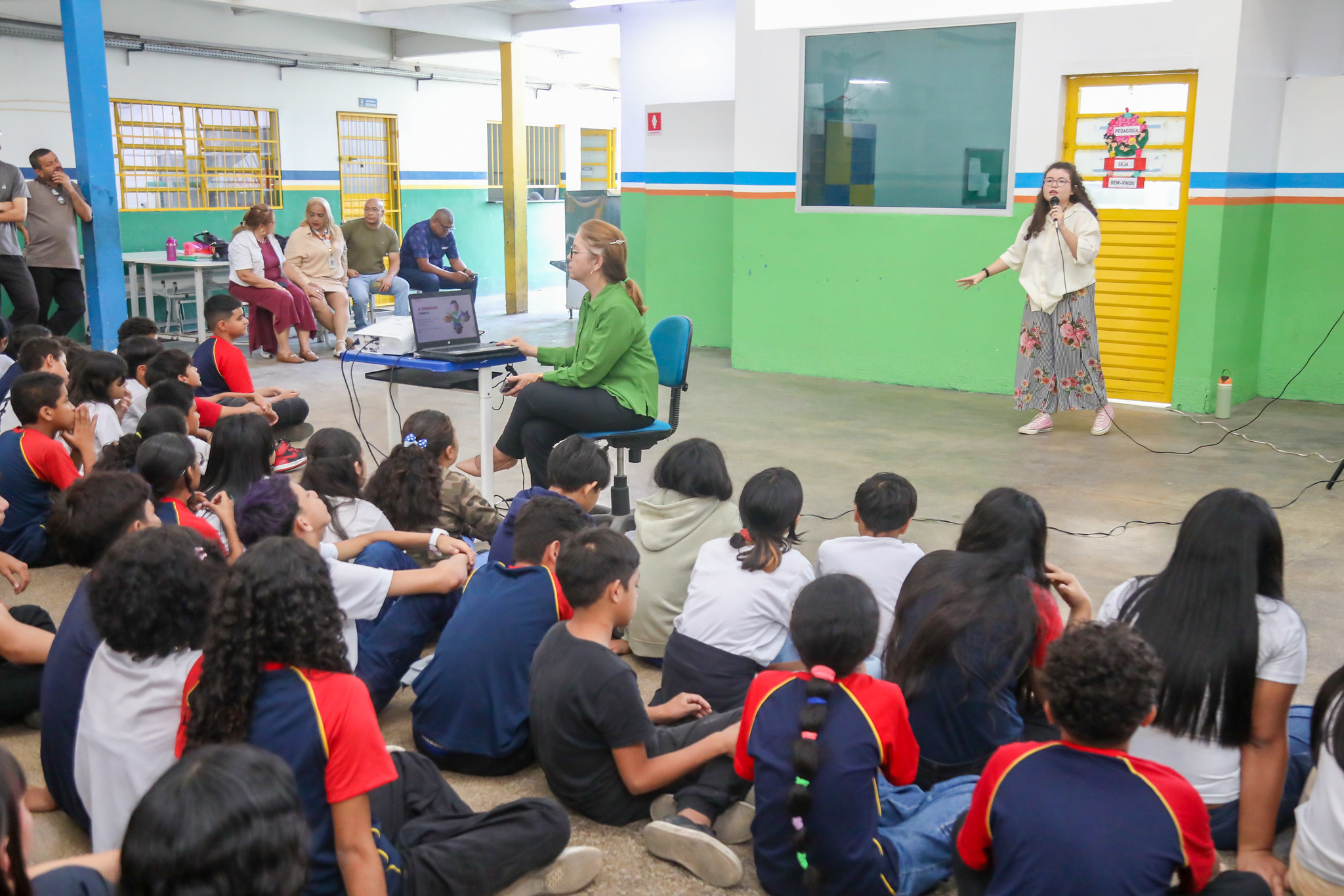Prefeitura de Manaus promove palestra sobre combate às fake news para mais de 800 estudantes da rede municipal