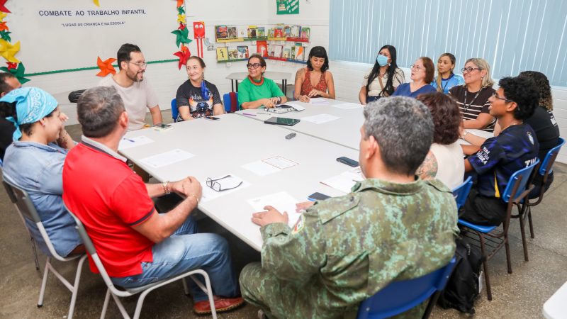 Visita de pesquisadores do MEC à escola Waldir Garcia da prefeitura é encerrada com diálogo entre comunidade e gestores