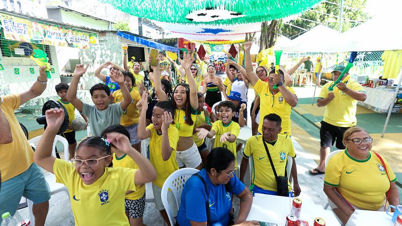 Com apoio da Prefeitura de Manaus, ‘Ruas da Copa’ reúnem torcedores e movimentam economia em dia de classificação da Seleção Brasileira de Futebol