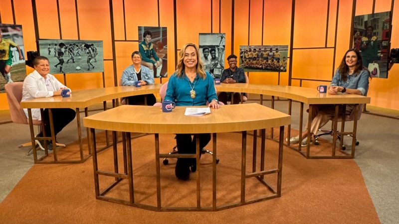 Sem Censura, da TV Brasil, recebe pioneiras do futebol feminino a um ano da Copa do Mundo no Brasil