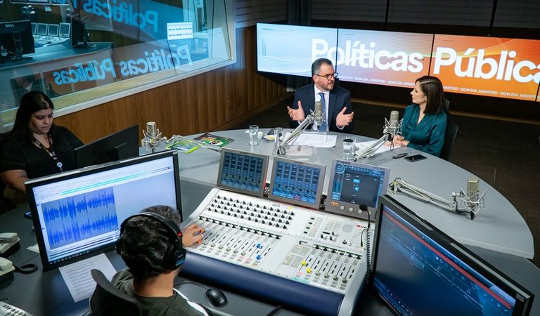 ‘Concessão de hidrovia não é privatização de rios’, esclarece Tomé Franca