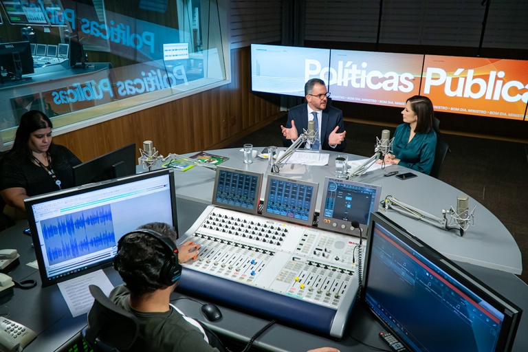 ‘Concessão de hidrovia não é privatização de rios’, esclarece Tomé Franca