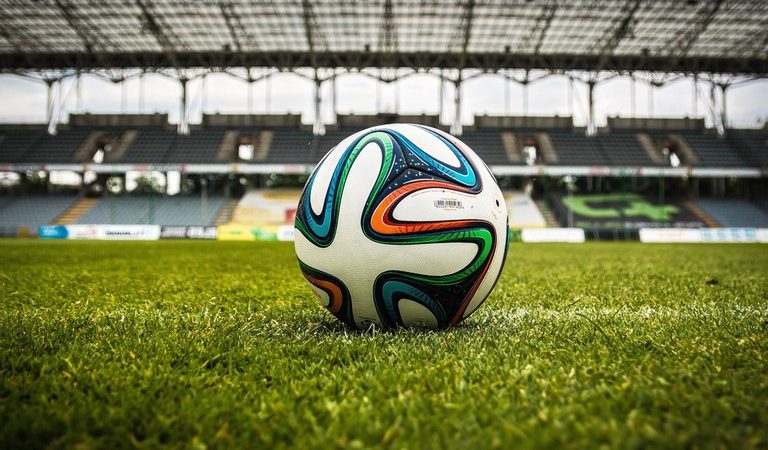 Rádio Nacional apresenta Batalhas na Copa: programa diário com duelos dentro e fora dos gramados