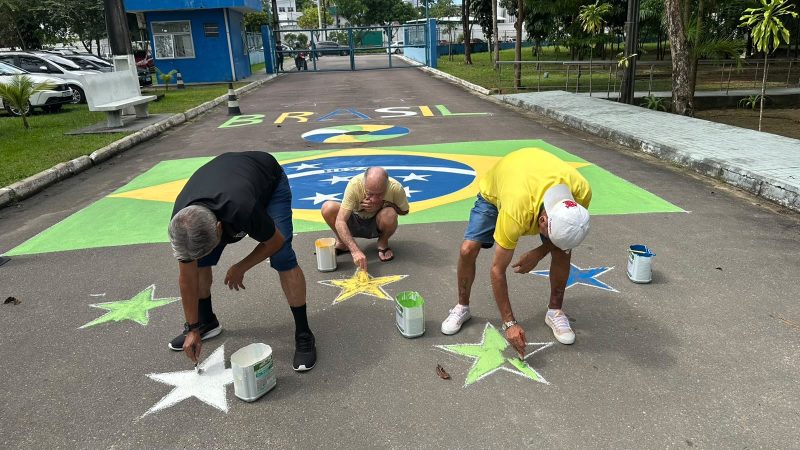 Prefeitura de Manaus promove atividade temática da Copa do Mundo para estimular memória, interação e autonomia de idosos da FDT